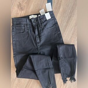 Abercrombie & Fitch: black skinny jeans